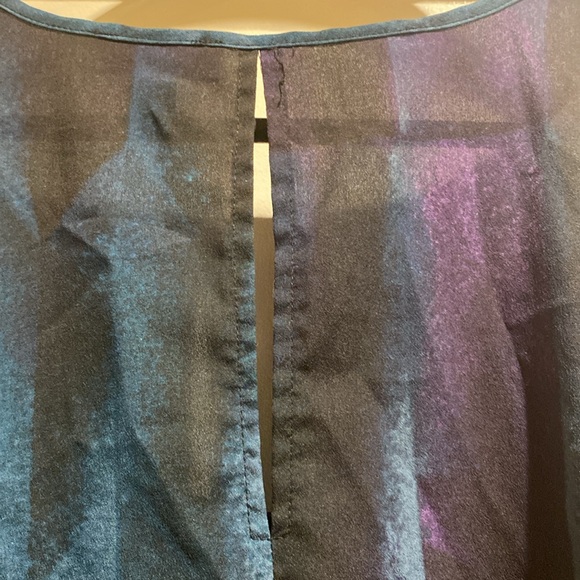 Le Chateau sleeveless blouse. Size Lg - Picture 7 of 7